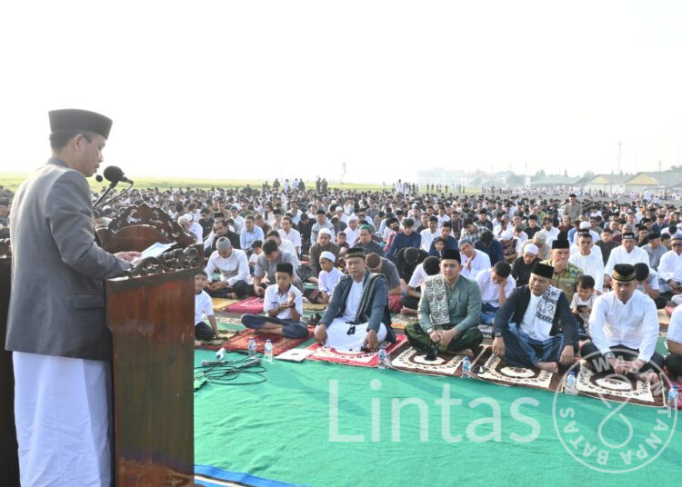 Ribuan Warga Bandung Salat Idul Adha di Lanud Husein S., Danlanud : Renungan Ikhlas Berkorban