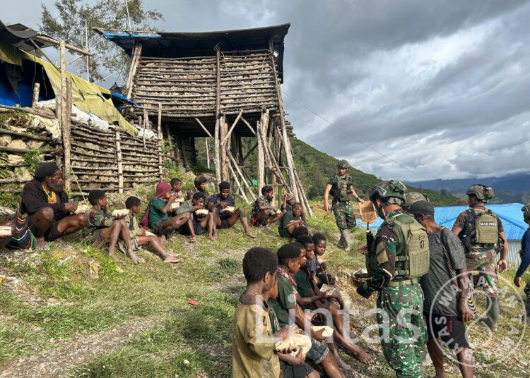 Tangan-Tangan Prajurit, Hati yang Merakyat : “Kisah Heroik Satgas TNI di Kampung Wombru Papua”