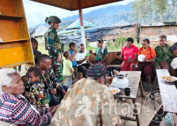Kopi Persaudaraan di Tanah Puncak: “Kehangatan TNI dan Rakyat di Depan Pos Eromaga”