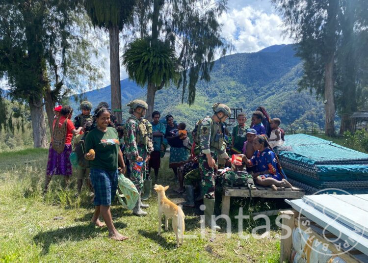 Di Antara Kabut dan Kemanusiaan: “Ketika TNI Berbagi Bahagia di Dambet”