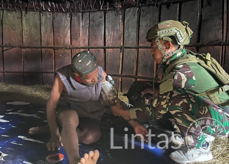Langkah Kemanusiaan di Tanah Kabut : Prajurit TNI Mengetuk Pintu Honai, Menyembuhkan Luka Rakyat