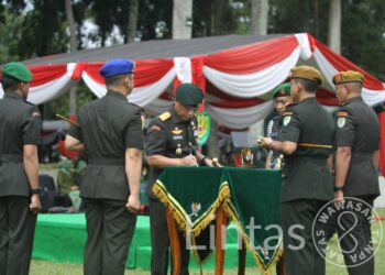 Pangdam III/Siliwangi Pimpin Sertijab Danyonif 300/BJW dan Danyonarmed 5/PG