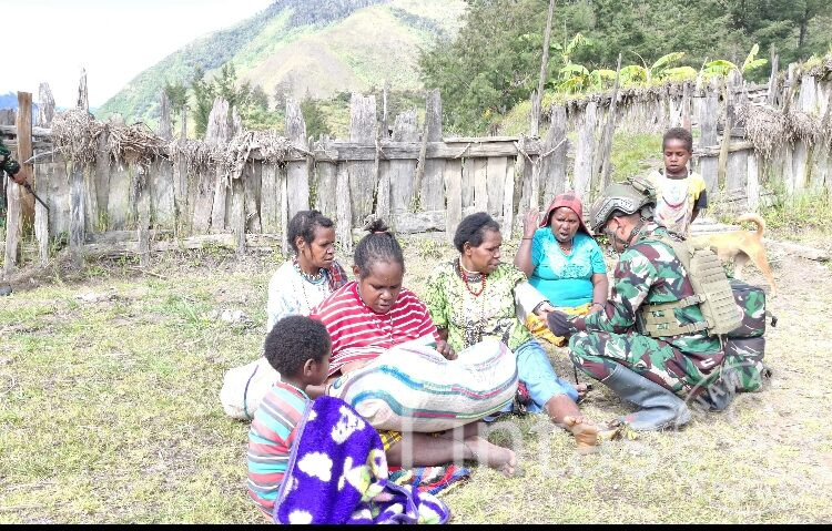 Di Antara Kabut dan Kasih Prajurit: Satgas TNI Borong Harapan Petani di Pegunungan Wombru