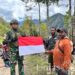 Satgas TNI Yonif 700 WYC, Gelar Binter di Kampung Tuanggi, Bagikan Bendera Merah Putih dan Telur Untuk Tingkatkan Rasa Nasionalisme