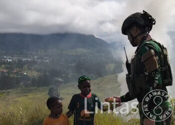 Satgas TNI Yonif 700 WYC Sapa Warga di Tengah Ladang: Wujud Kepedulian Lewat Anjangsana Humanis di Kampung Wako Papua