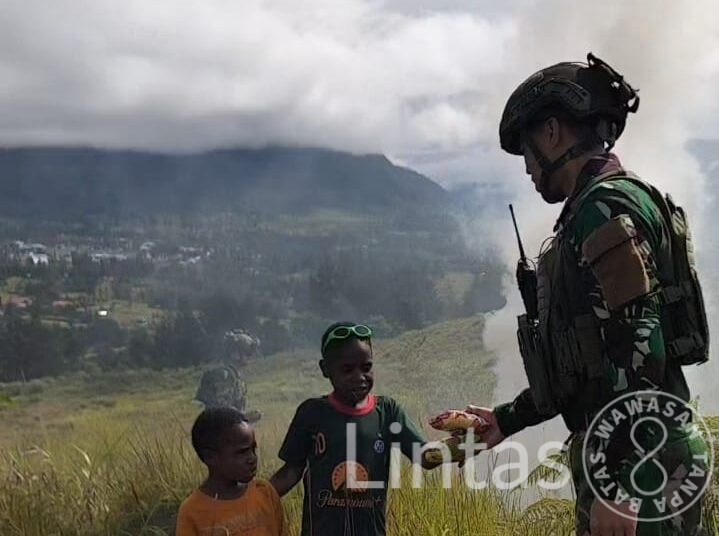 Satgas TNI Yonif 700 WYC Sapa Warga di Tengah Ladang: Wujud Kepedulian Lewat Anjangsana Humanis di Kampung Wako Papua