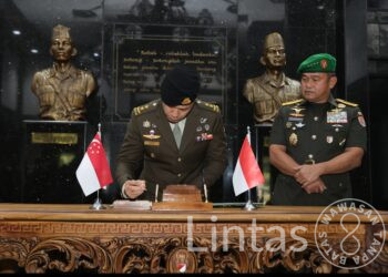 Perkuat Kerja Sama Pertahanan, Kasad Sambut Hangat Kunjungan Kehormatan Kasad Singapura