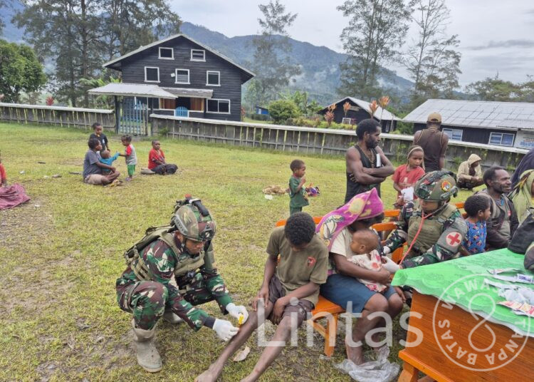 Prajurit Menyapa Rakyat, Bhakti Sehat Satgas TNI di Pedalaman Wombru