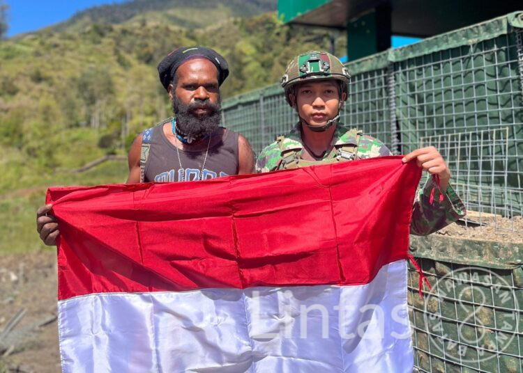 Demi Merah Putih di Honai Kami : Saat Rakyat Menjemput Merdeka ke Pintu Pos TNI Yonif 700/WYC di Mayuberi”