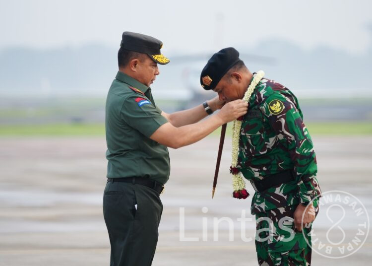 Bangga dan Haru, Kasad Dampingi Panglima TNI Sambut Kepulangan Kontingen Bastille Day
