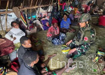 TNI Menyapa Pengungsi: Dari Pelosok Omukia Papua, Satgas Yonif 700 WYC Hadir Membawa Harapan