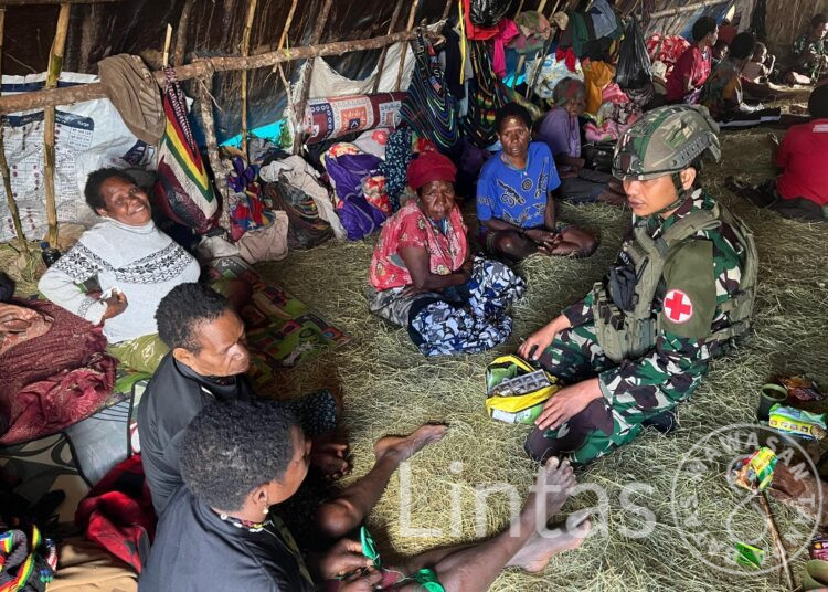 TNI Menyapa Pengungsi: Dari Pelosok Omukia Papua, Satgas Yonif 700 WYC Hadir Membawa Harapan