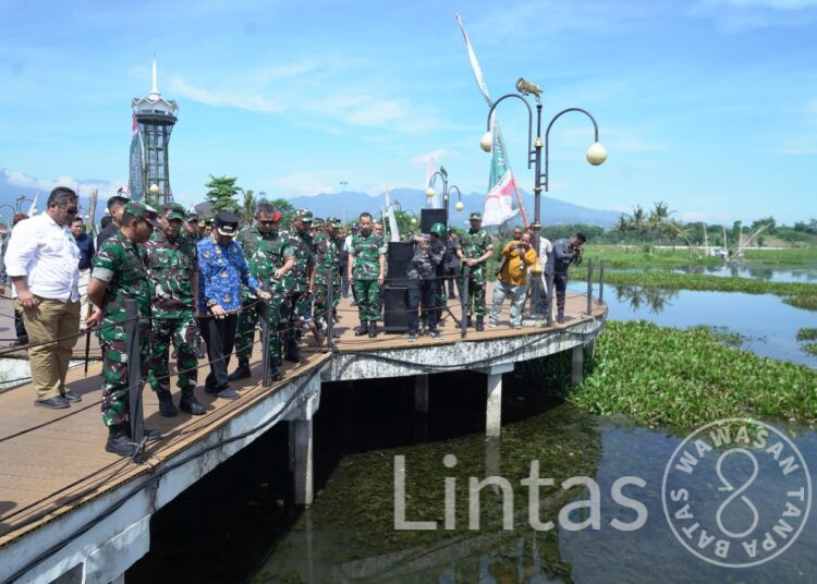 Jadi Inisiator Gerakan Pembersihan Situ Bagendit, TNI AD Libatkan Seluruh Komponen Bangsa