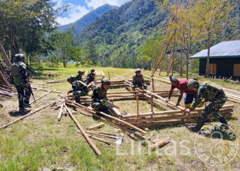 Satgas Yonif 700/WYC Bangun Sekolah di Mayuberi: Bukti Nyata Peduli Pendidikan Anak Papua