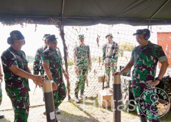 Pangdam XIV/Hsn Tinjau Latihan Menembak Senjata Ranpur Yonkav 10/Mendagiri di Bance’e Bone