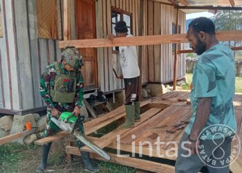 Satgas Yonif 700/WYC Pos Kodim Persiapan Bantu Rehab Rumah Warga di Kampung Wako
