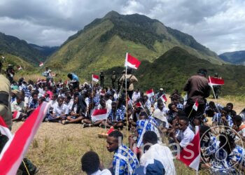 Merah Putih Berkibar di Puncak Jaya