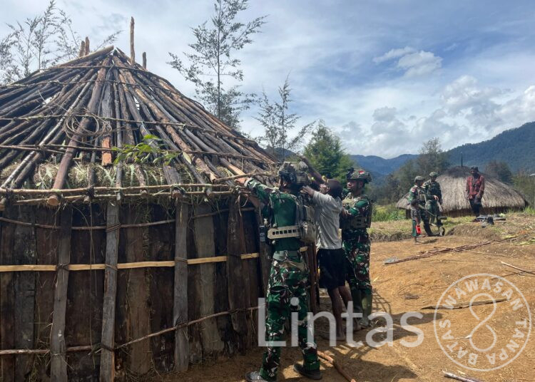“Bangun Honai”, Satgas Yonif 700/WYC, Hadirkan Kekuatan di Balik Honai Warga Wako Papua”
