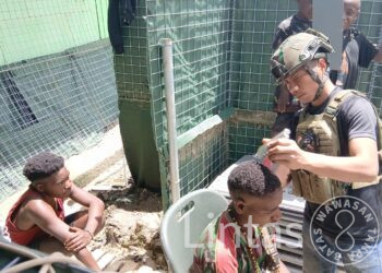 Satgas Yonif 700/WYC Hadirkan “Barber Shop TNI”, untuk Anak-Anak SD Mayuberi Papua