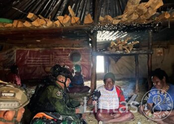 Prajurit Satgas Yonif 700/WYC Menyapa Warga Jenggernok, Hadirkan Kehangatan dan Layanan Kesehatan di Honai