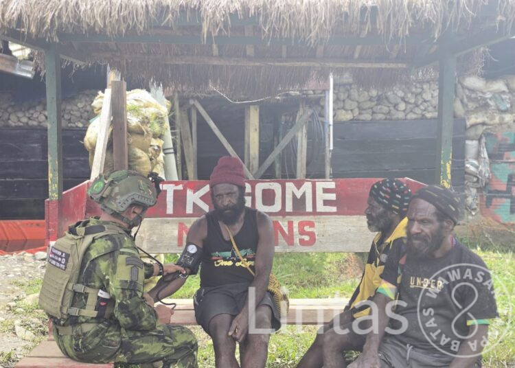 Ketika Pos Gome Satgas Yonif 700/Wyc Jadi Rumah Sehat Rakyat Papua