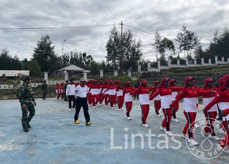 Satgas Yonif 700/WYC Latih Paskibraka Kab. Puncak: Semangat Merah Putih Berkobar di Tanah Papua