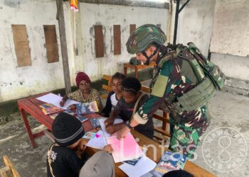 Peduli Pendidikan Anak Papua di Puncak Jaya, Satgas Yonif 743/PSY Gelar Kelas Belajar di Pos Satgas
