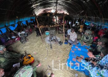 Satgas Yonif 700/WYC Gelar Minggu Kasih di Pengungsian Kampung Eronggobak Papua