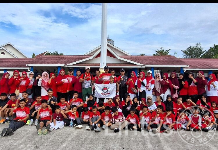 Ketua Umum Pengcab KKI Maros Ikut Jalan Santai dan Beri Penghargaan Atlit Berprestasi