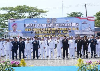 Wakili Pangdam, Danrindam XIV/Hsn Hadiri Upacara Pelantikan dan Penyumpahan Siswa Dikmata PK TNI AL Angkatan XLV Gel I TA 2025
