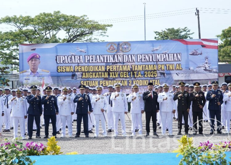 Wakili Pangdam, Danrindam XIV/Hsn Hadiri Upacara Pelantikan dan Penyumpahan Siswa Dikmata PK TNI AL Angkatan XLV Gel I TA 2025