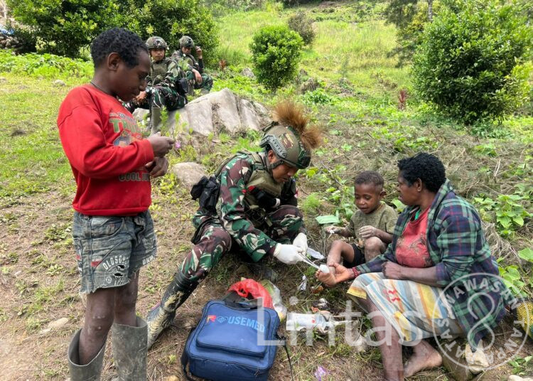 “Dari Pos Wuloni, Tangan-Tangan Prajurit Yonif 700 WYC Menyembuhkan dan Merajut Asa di Lembah Ilaga”