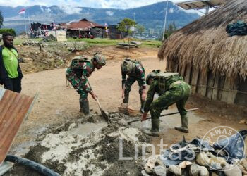 Satgas Yonif 700/WYC Pos Gome Hadirkan Kepedulian, Bangun Sanitasi untuk Warga Yenggernok