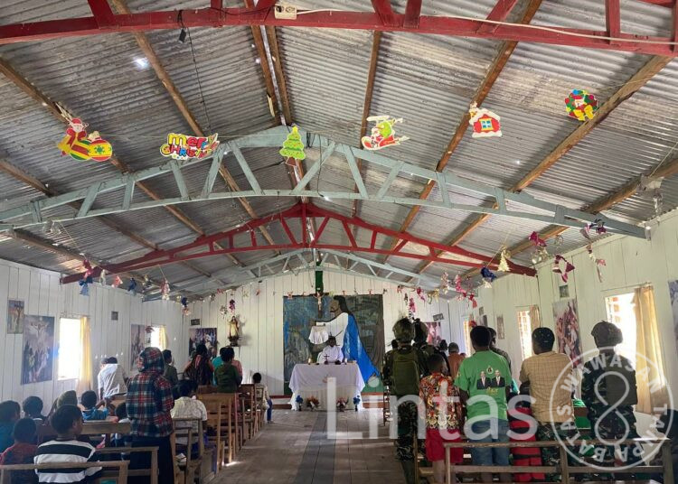 Satgas Yonif 700/WYC Pos Wuloni Gelar Minggu Kasih, Doa Damai Bergema di Gereja Katolik Wuloni