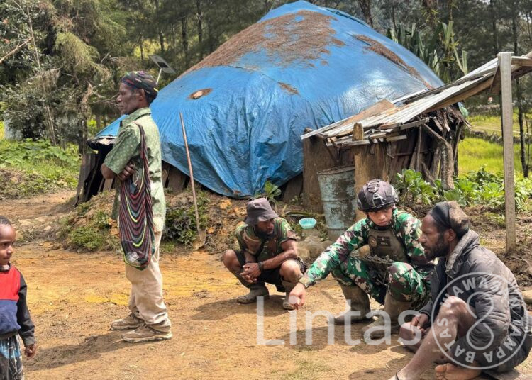 Satgas Yonif 700/WYC Safari Honai di Wuloni: Loreng Duka, Loreng Kasih