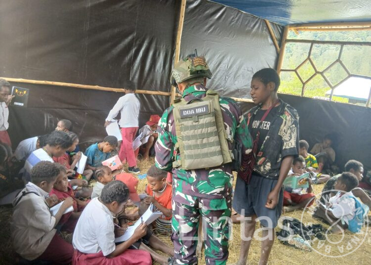 Selalu di Hati, Selalu Dinanti: Prajurit Satgas Yonif 700/WYC Menjadi Penerang Ilmu di SD Mayuberi