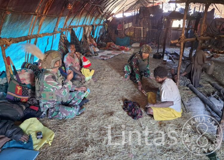 Satgas Yonif 700/WYC Pos Eromaga: Menyapa Hati, Mendengar Asa di Pengungsian Eronggobak