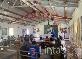 Di Bait Suci Wuloni, Satgas TNI Yonif 700/WYC dan Anak-Anak Papua Satu Hati dalam Iman dan Senyum