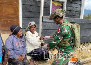 Satgas Yonif 700/Wyc Hadir Menyembuhkan dan Menguatkan Warga, di Kampung Wako Papua