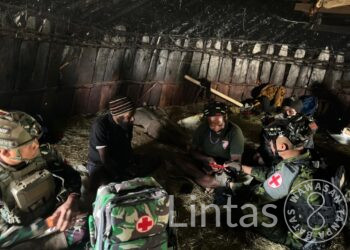 Prajurit Satgas 700/WYC Titik Kuat Gome Hadirkan Sehat di Pelukan Honai