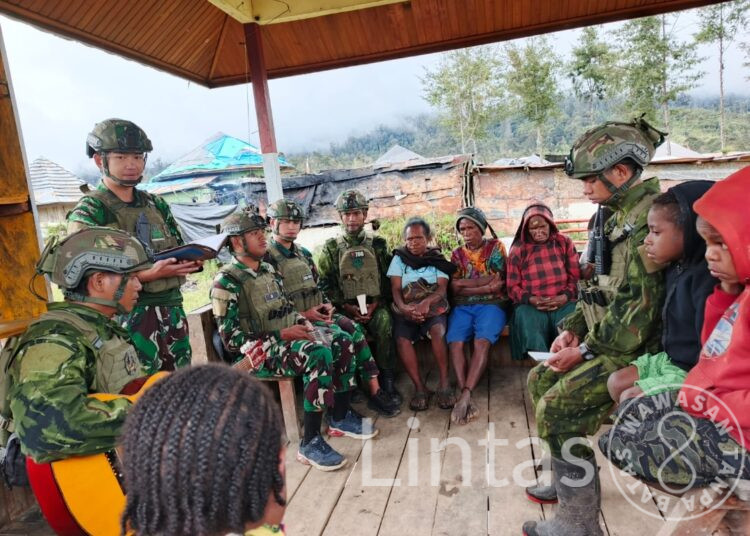 Minggu Kasih di Tanah Puncak: Satgas Yonif 700/WYC Menyatukan Hati dalam Ibadah Bersama Umat