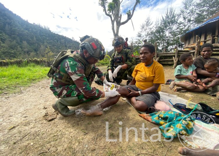 Jejak Pengabdian Prajurit Loreng di Mayuberi: TNI Hadir dengan Kepedulian dan Kasih