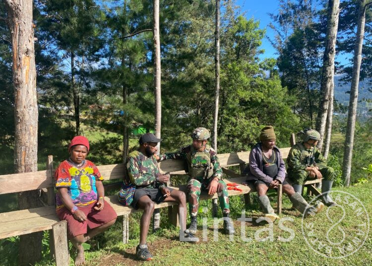 Satgas Yonif 700/WYC Pos Gome Gelar Anjangsana, Kepala Distrik Tegaskan Gome Jadi Pusat Pemerintahan dan Ekonomi