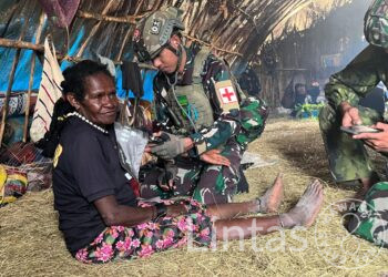 Denyut Kasih Prajurit di Puncak: Satgas Yonif 700/WYC Obati Warga Eronggobak