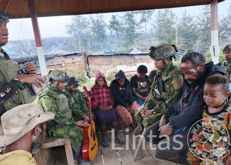 Satgas Yonif 700/Wyc Jadi Sahabat Warga Eronggobak, Gelar Minggu Kasih Yang Hangatkan Hati Umat