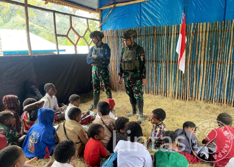 Merah Putih Berkibar di Hati Anak Negeri: Satgas Yonif 700/WYC Jadi Guru Kebangsaan di SD 03 Mayuberi