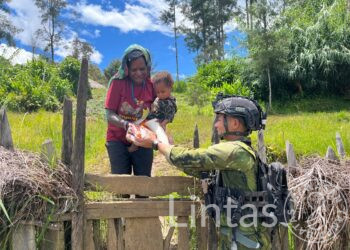 Satgas Yonif 700/WYC Tebar Kepedulian di Tanah Papua, Sembako Jadi Tali Persaudaraan