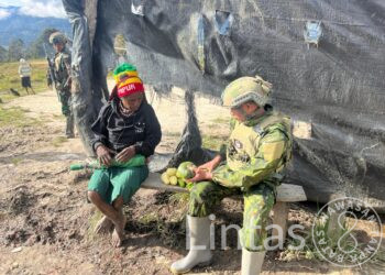 Rosita di Tanah Eronggobak, TNI Borong Hasil Tani Rakyat