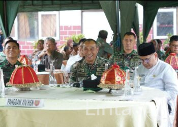 Pangdam XIV/Hsn Ikuti Vicon Lounching SPPG TNI, Bagikan Ribuan Porsi Makanan Bergizi untuk Generasi Muda