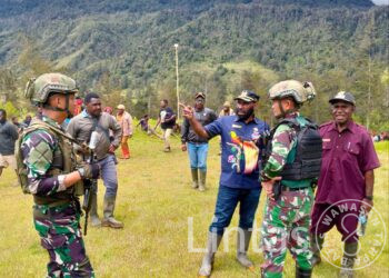 Satgas TNI Siap Membantu, Usai Kunjungan Anggota DPRK, Aktivitas Warga Segera Pulih & Rumah Rusak Diganti